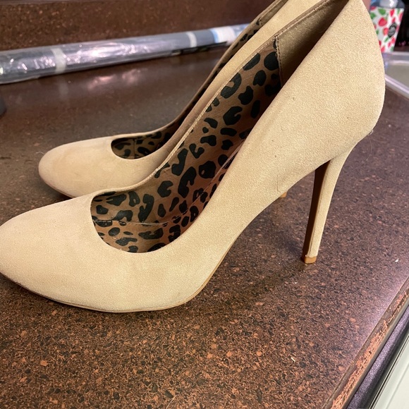 Jessica Simpson Heels - Picture 2 of 4